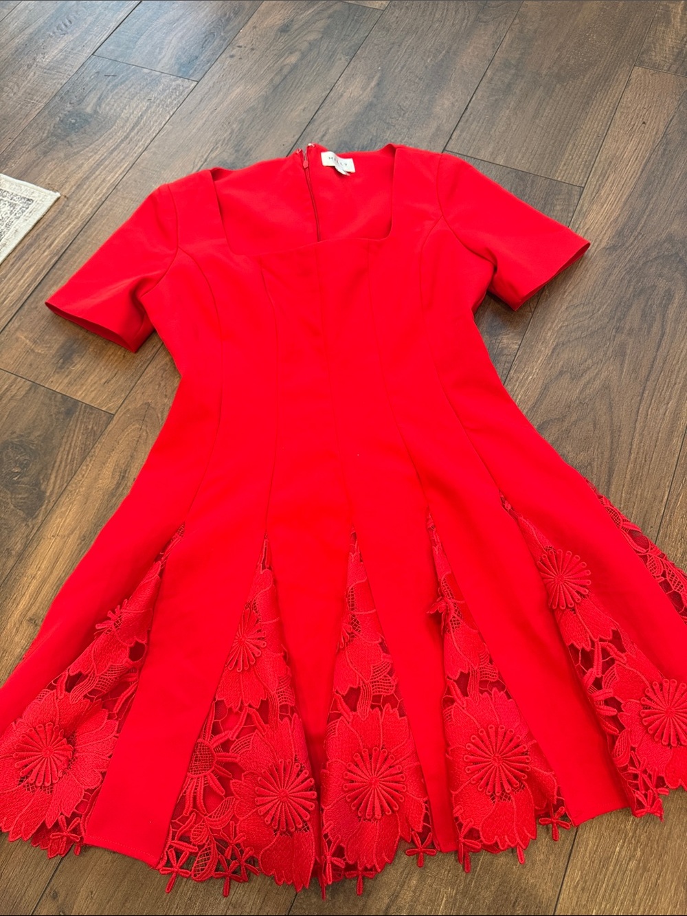 Milly Red Short-Sleeve Mini Dress with Floral Lace Insets pleated size 6